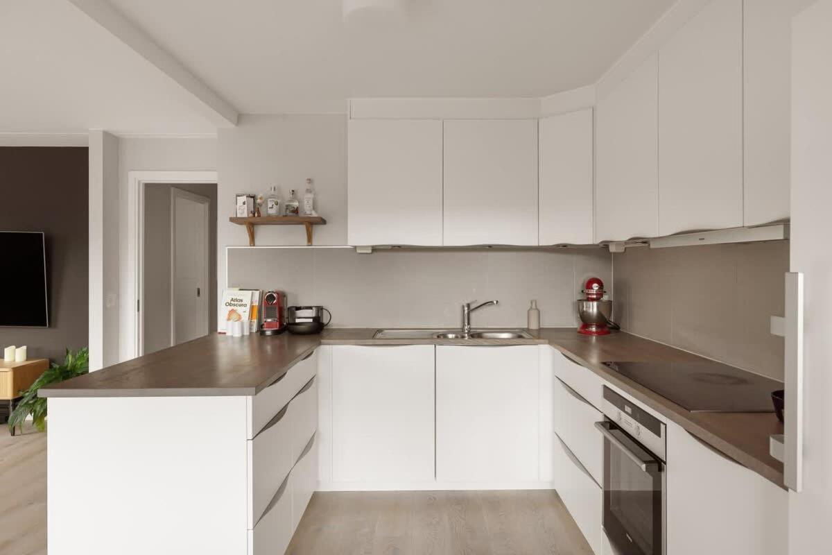 Dinbnb L 15min To C Station L Huge Social Space L Balcony Apartment *