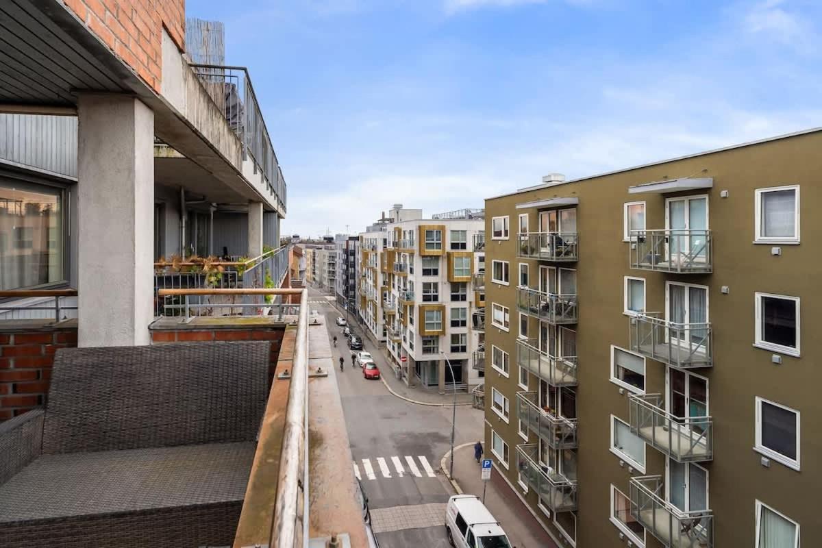 Dinbnb L 15min To C Station L Huge Social Space L Balcony Lägenhet