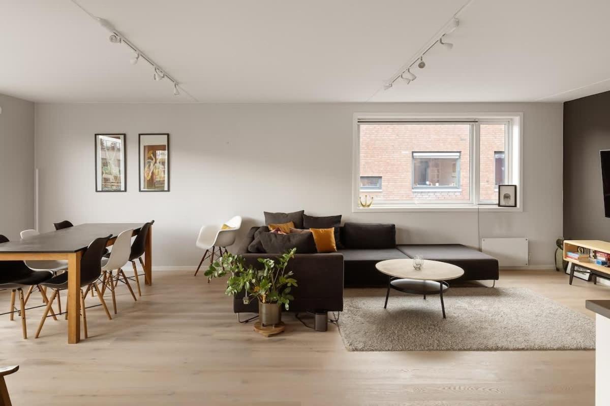 Dinbnb L 15min To C Station L Huge Social Space L Balcony Lägenhet